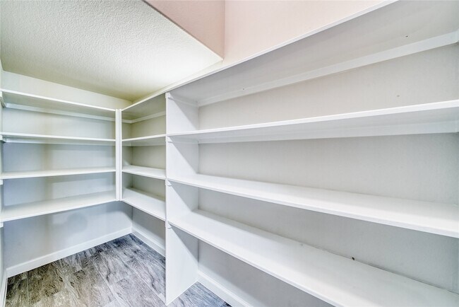 Building Photo - 6934 Orchid St