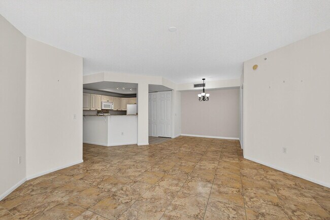 Building Photo - 720 S Sapodilla Ave