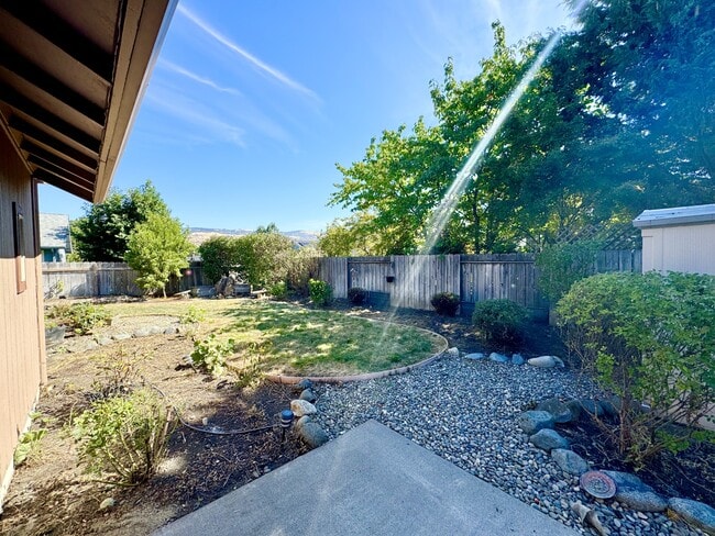 Building Photo - 260 Arnos St