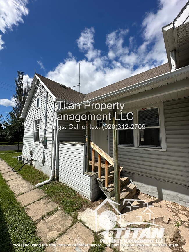 Building Photo - 617 Milwaukee St