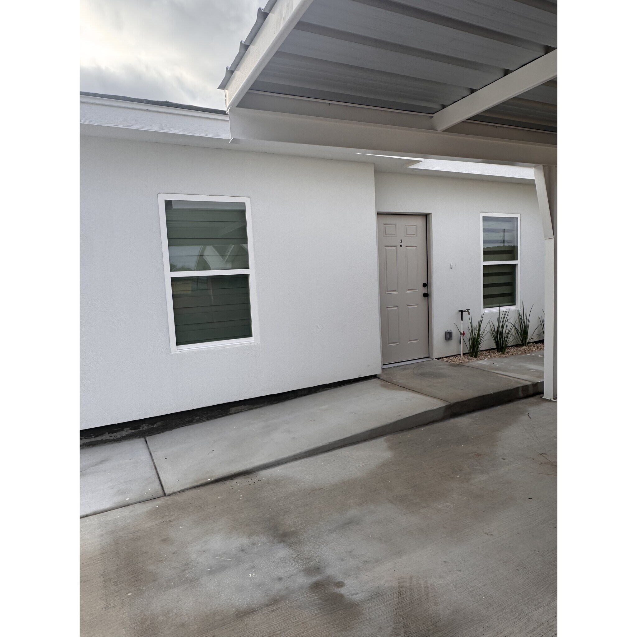 Building Photo - 2100 E San Andrea St