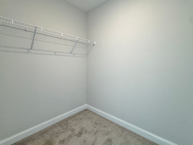 Building Photo - AVAILABLE OCTOBER 2025 [PET FRIENDLY]