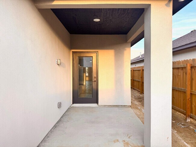 Building Photo - 1012 amezquita Dr