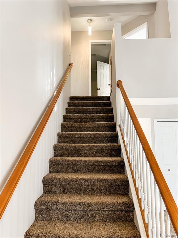 Building Photo - 1104 E Oak Dr