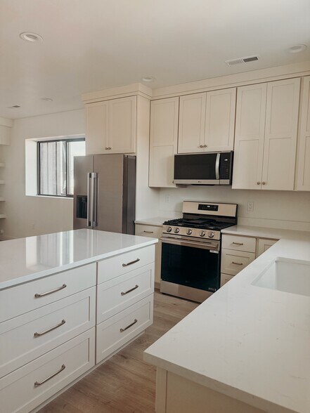 Building Photo - 1146 S Lauren Ln