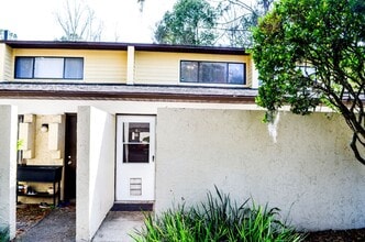 Building Photo - 2508 SW 35th Pl