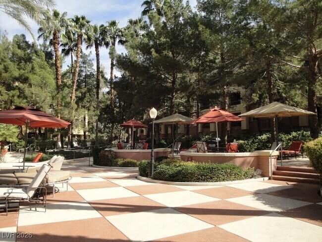 Building Photo - 220 E Flamingo Rd