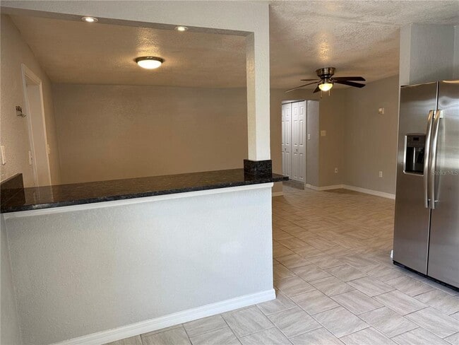 Building Photo - 5208 Hill Dr