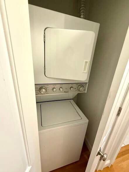 Building Photo - 19 Plymouth St