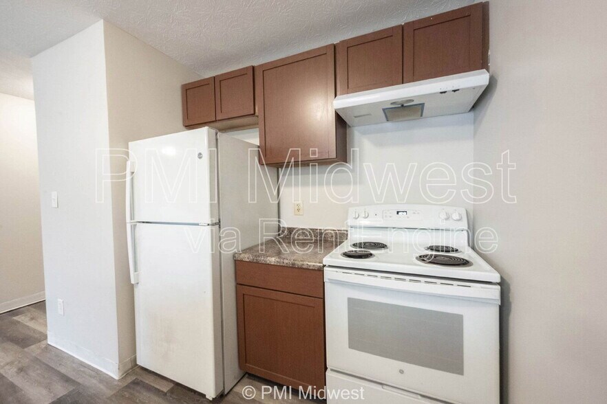 Building Photo - 622 N Linwood Ave