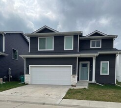 Building Photo - FREE RENT SPECIAL!  3 bedroom 2.5 bath Single Family Home