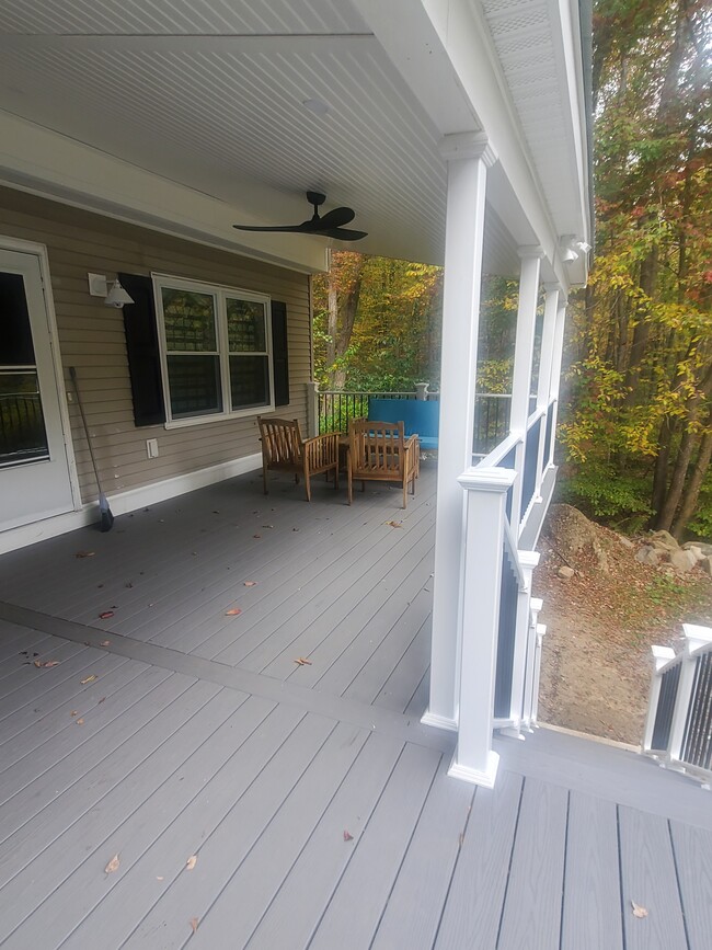 Building Photo - 370 High St