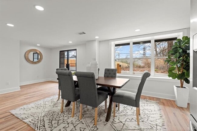 Building Photo - 1552 N Ellington St SE