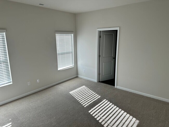Building Photo - 2805 Plantation Way