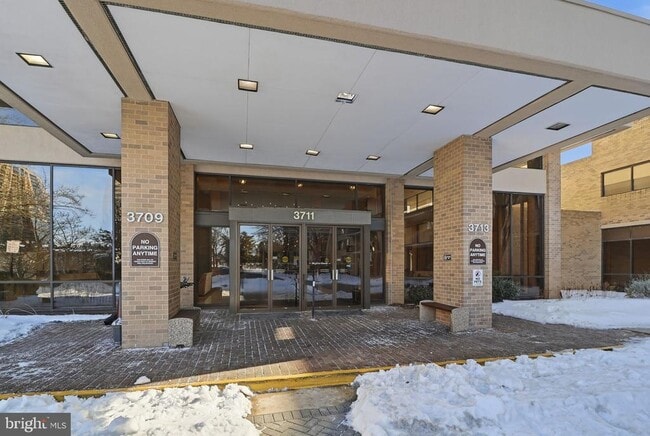 Building Photo - 3709 S George Mason Dr