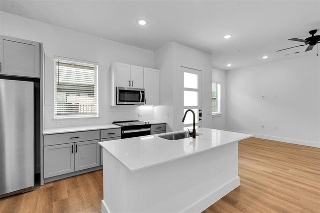 Building Photo - 1510B Forward Dr