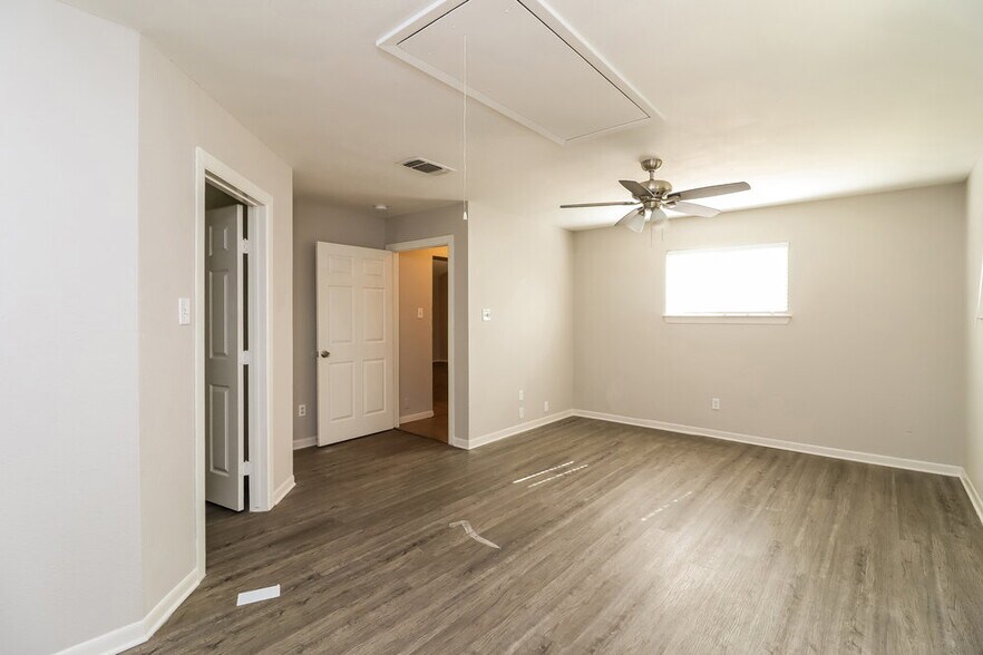 Building Photo - 428 Guadalupe Dr