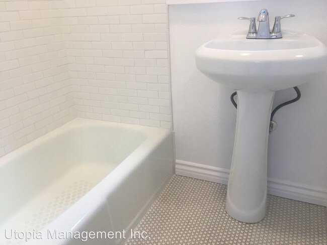 Building Photo - 1990 Ocean View Blvd