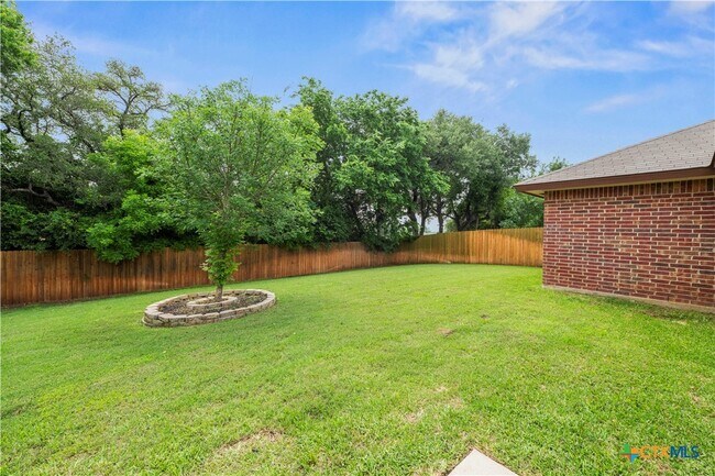 Building Photo - 314 Pointer St