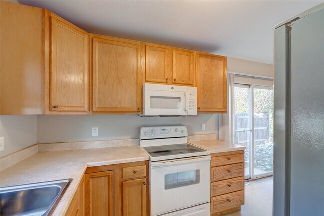 Building Photo - 1309-1311 Prairie Rd