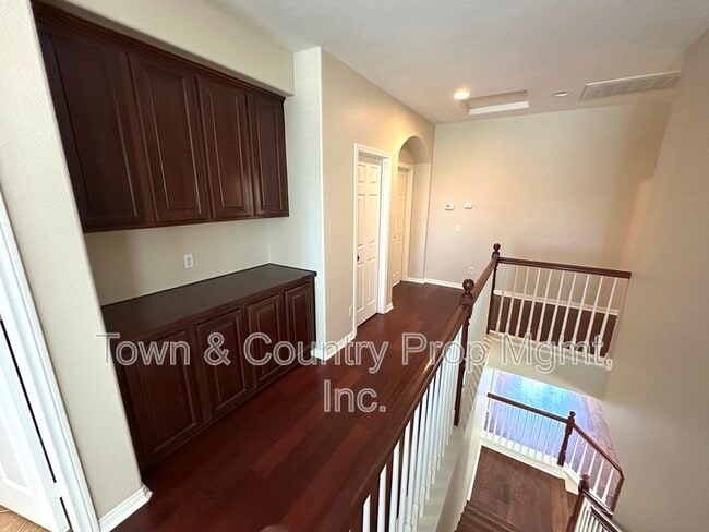 Building Photo - 9360 Alderwood Dr