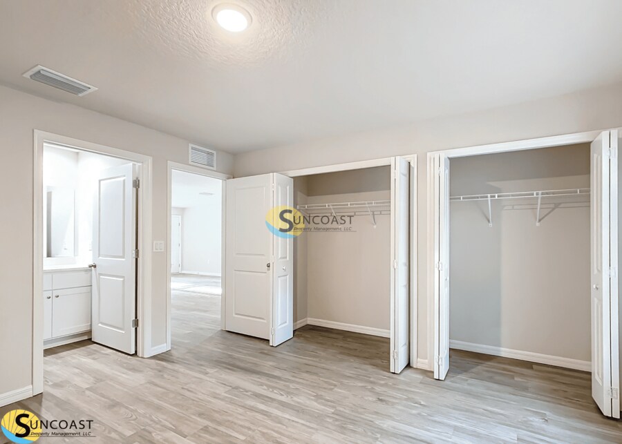Building Photo - 9013 N Travis Dr