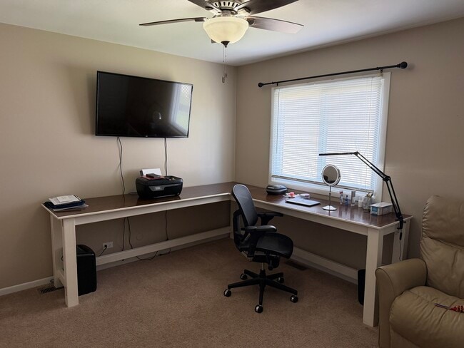 Building Photo - 668 Niagara Dr