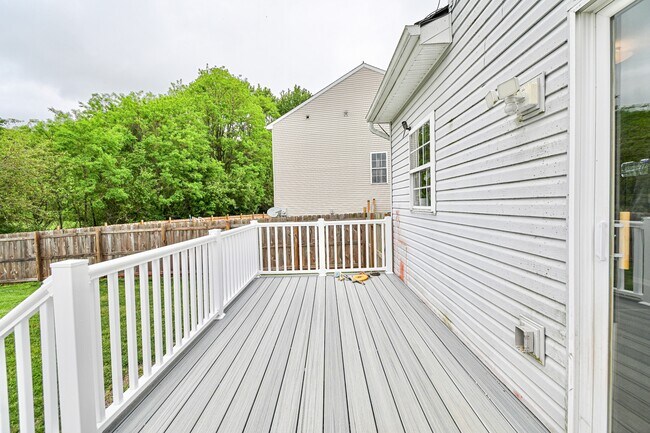 Building Photo - 5469 Fairford Ct
