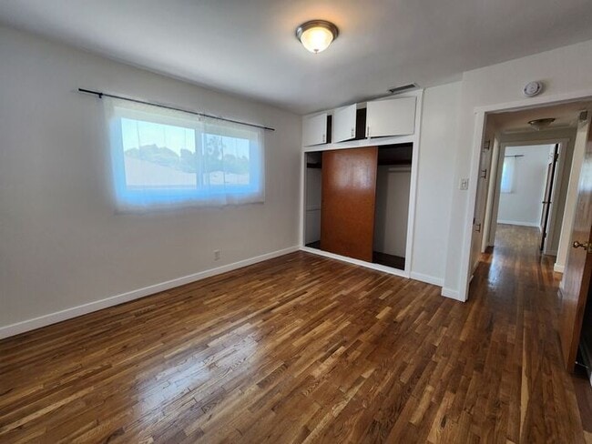 Building Photo - ** Stunning Dream 3 BD / 2 BA HOME w/ Doub...