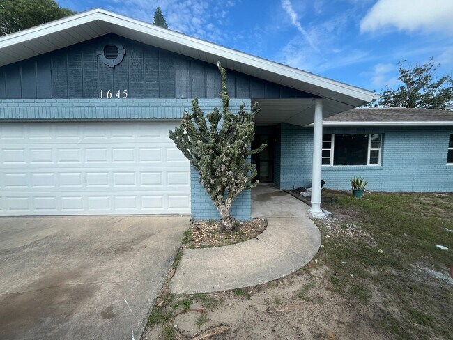 Primary Photo - 1645 E Paradise Ln