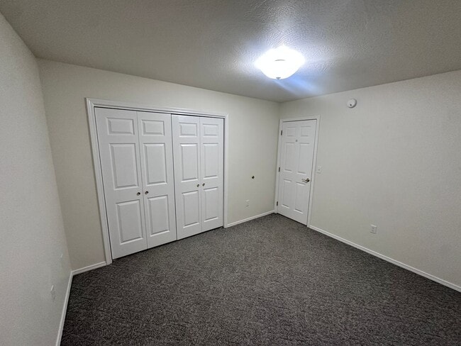 Building Photo - Spacious Pet-Friendly 3-Bedroom Duplex in Hayden