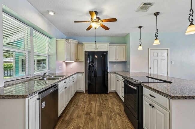 Building Photo - 5709 Maco St