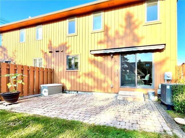 Building Photo - 3 Treetop Dr