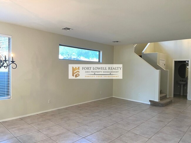 Building Photo - 3/2.5 2 car garage/washer/dryer/private yard