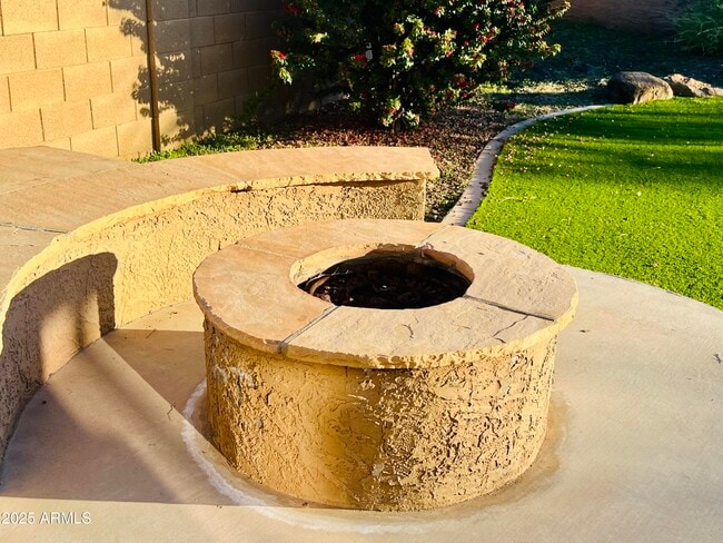 Building Photo - 1807 E Valencia Dr