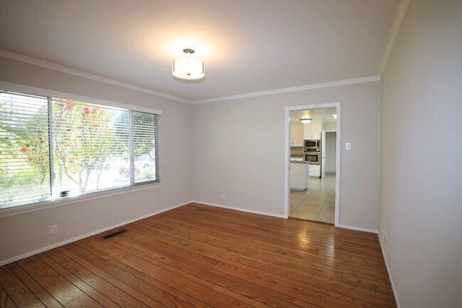 Building Photo - 25 Genevra Rd