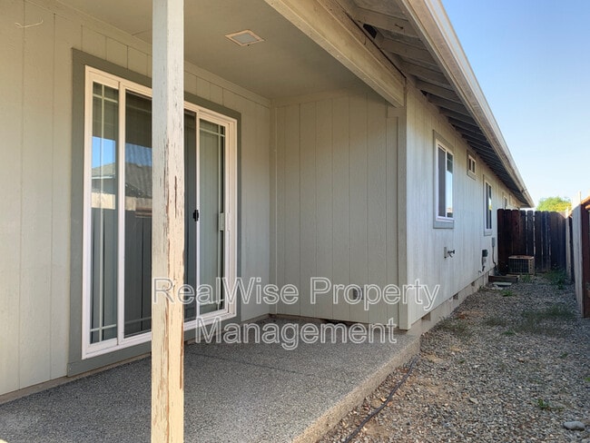 Building Photo - 1675 George Tweed Blvd