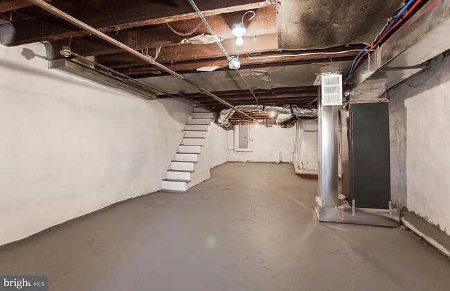 Building Photo - Updated 3 Bedroom Rental in Brewerytown wi...