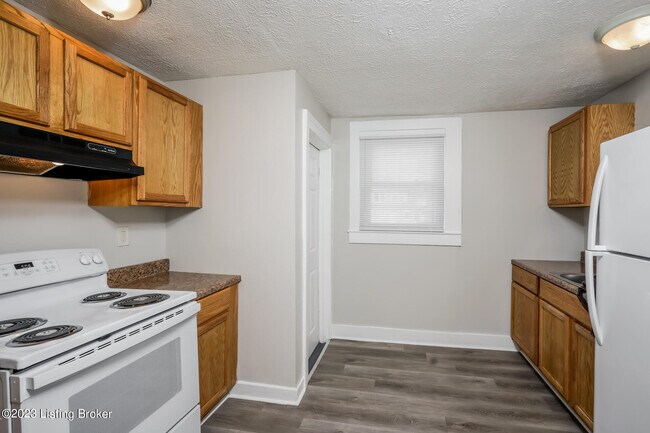 Building Photo - 1821 W Lee St