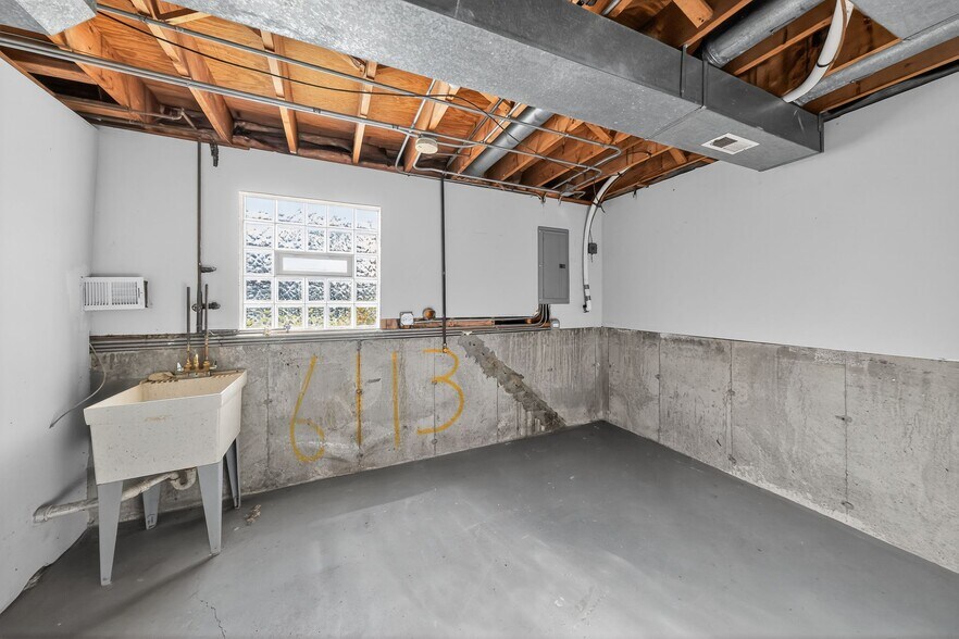 Building Photo - 6113 Spring Ln