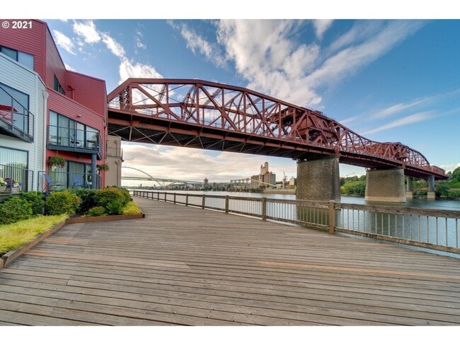 Building Photo - 1010 NW Naito Pkwy