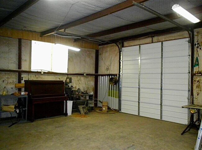 Building Photo - 8707 Private Rd 7355