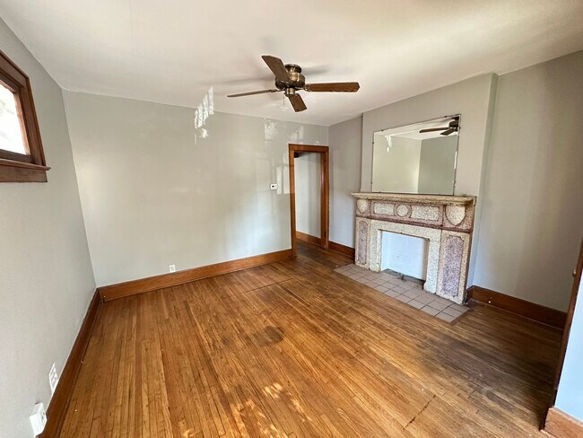 Building Photo - S Washington Ave 1041-1043 MLR