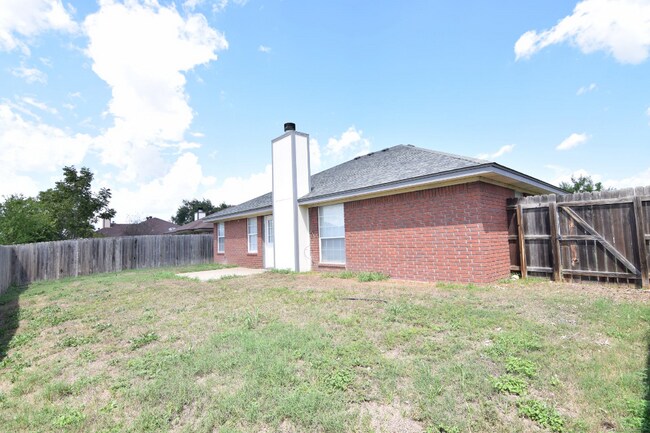 Building Photo - 4402 Water Oak Dr