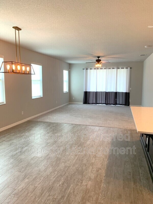 Building Photo - 2831 Casterton Dr