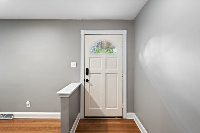 Building Photo - 10228 Ashburn Rd