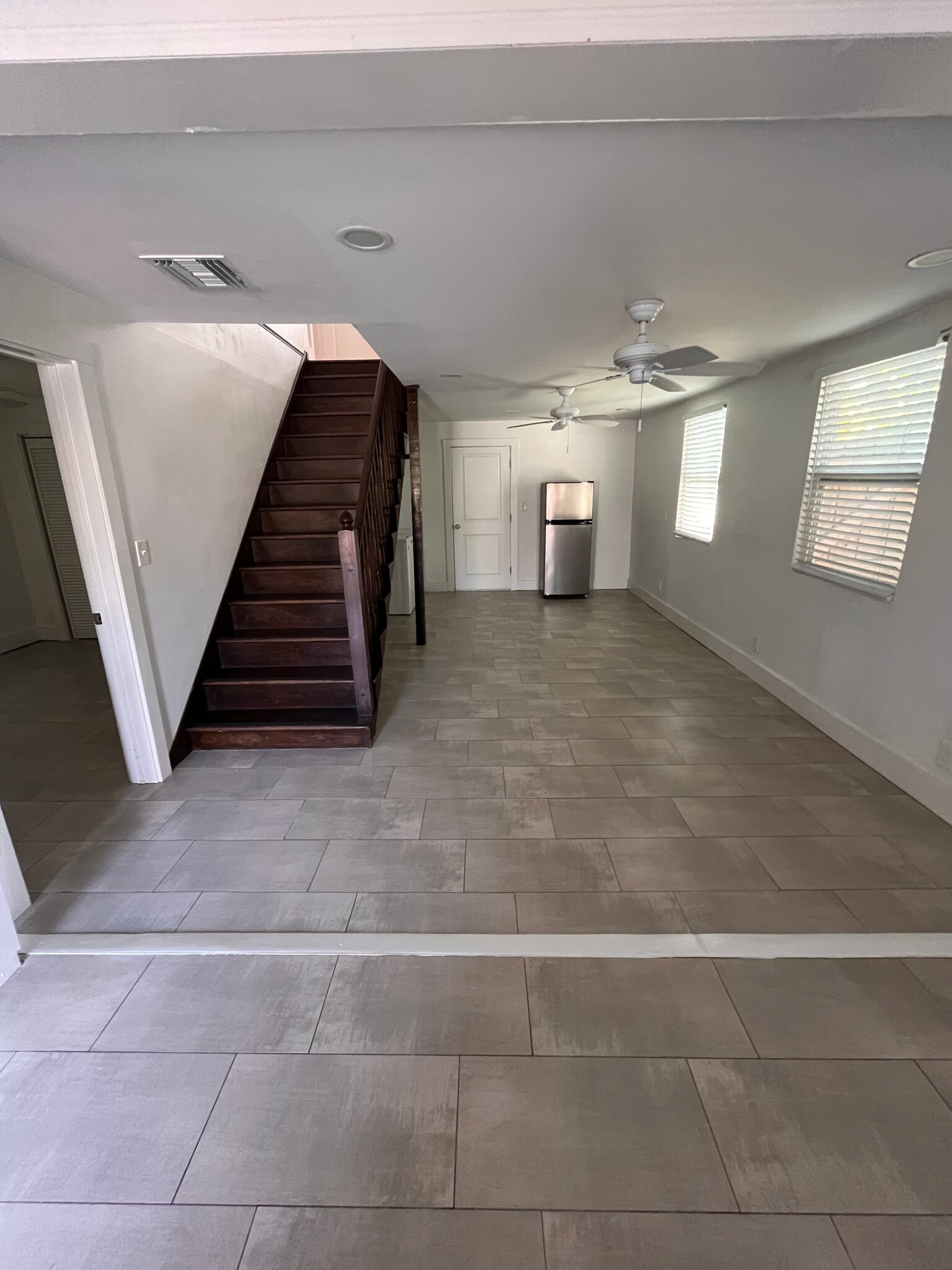 Building Photo - 216 S Edison Ave