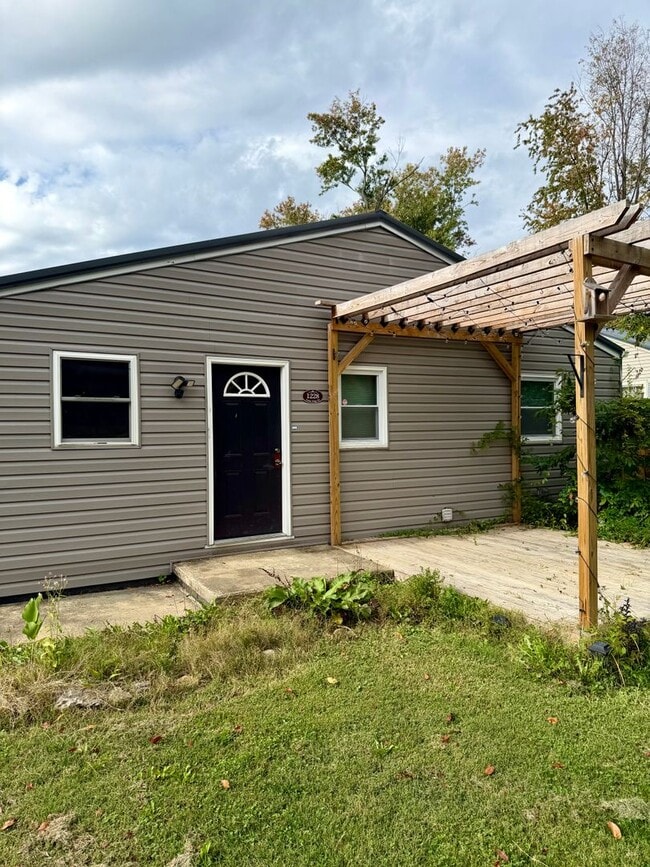 Building Photo - Charming 3-Bedroom Home with Updated Kitch...