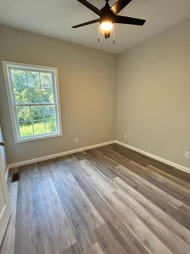 Building Photo - 1524 Brown Ave