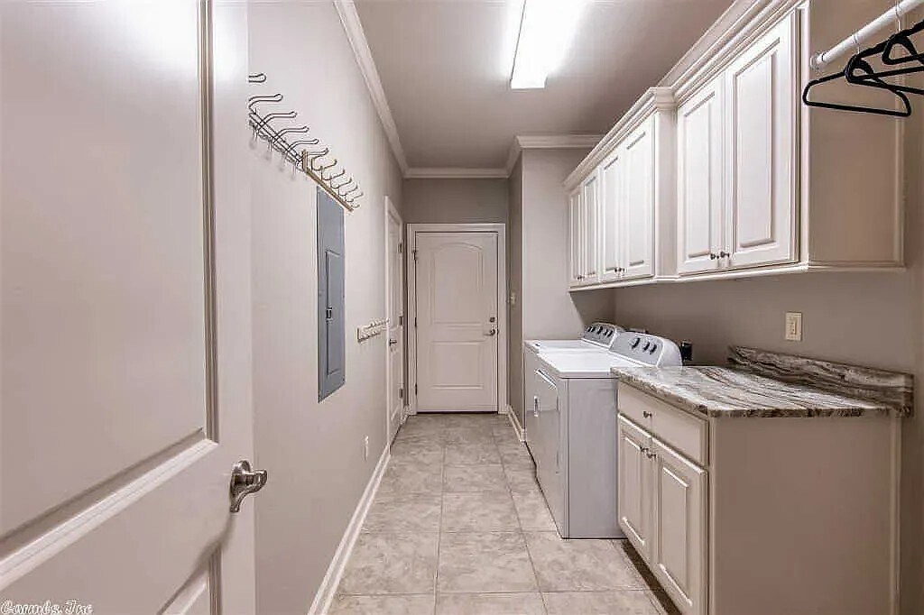 Building Photo - 9309 Meadow Gardens Cir